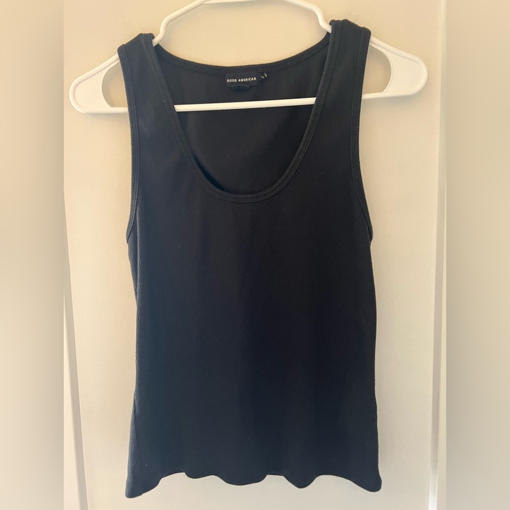 Good American Black Ribbed Scoop Tank